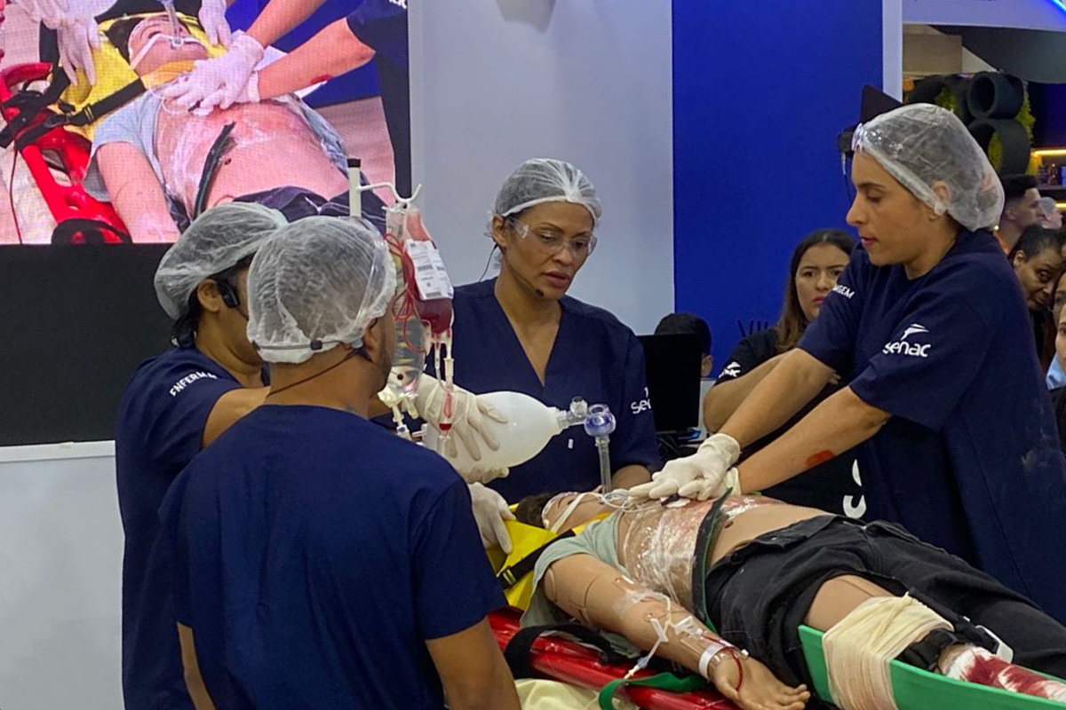 Treinamento de enfermeiros intensivistas com simulação realística