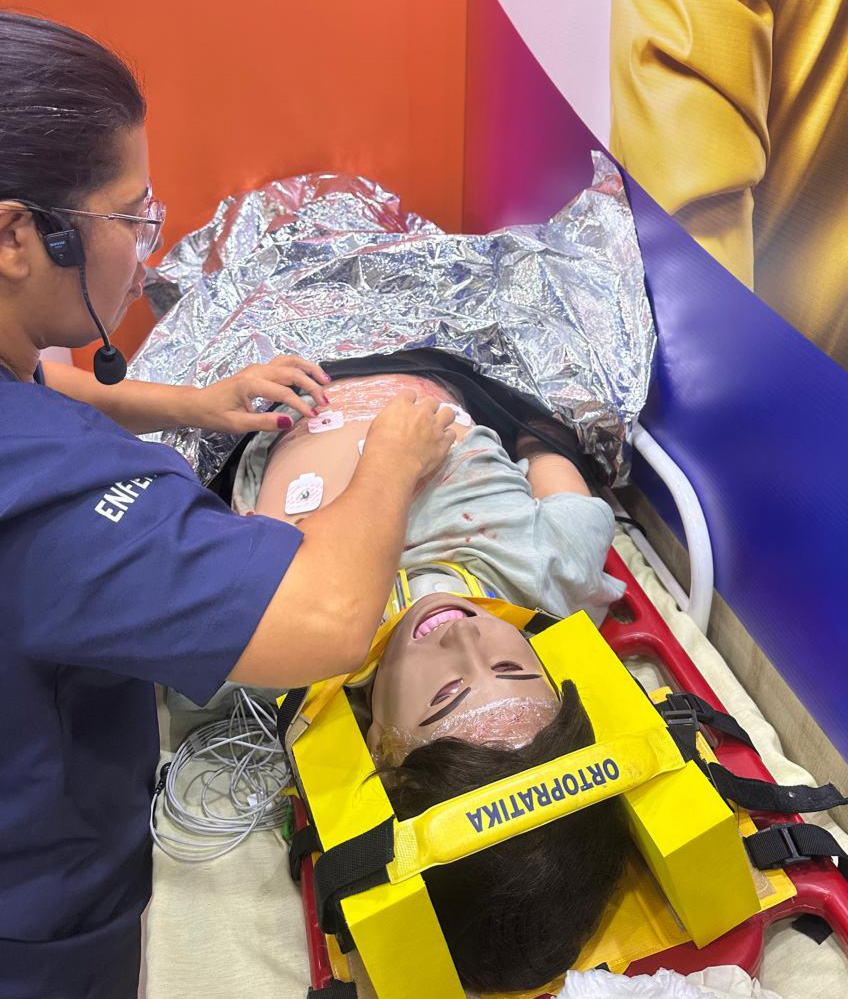 Cenário simulado de cuidados intensivos em enfermagem