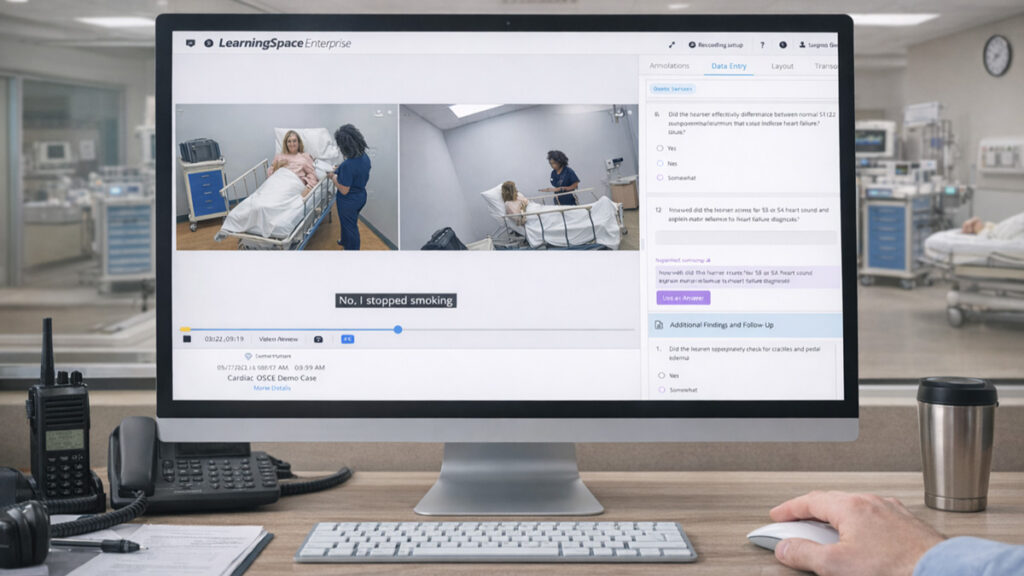 Foto de uma pessoa analisando uma simulação clínica através do Lerning Space